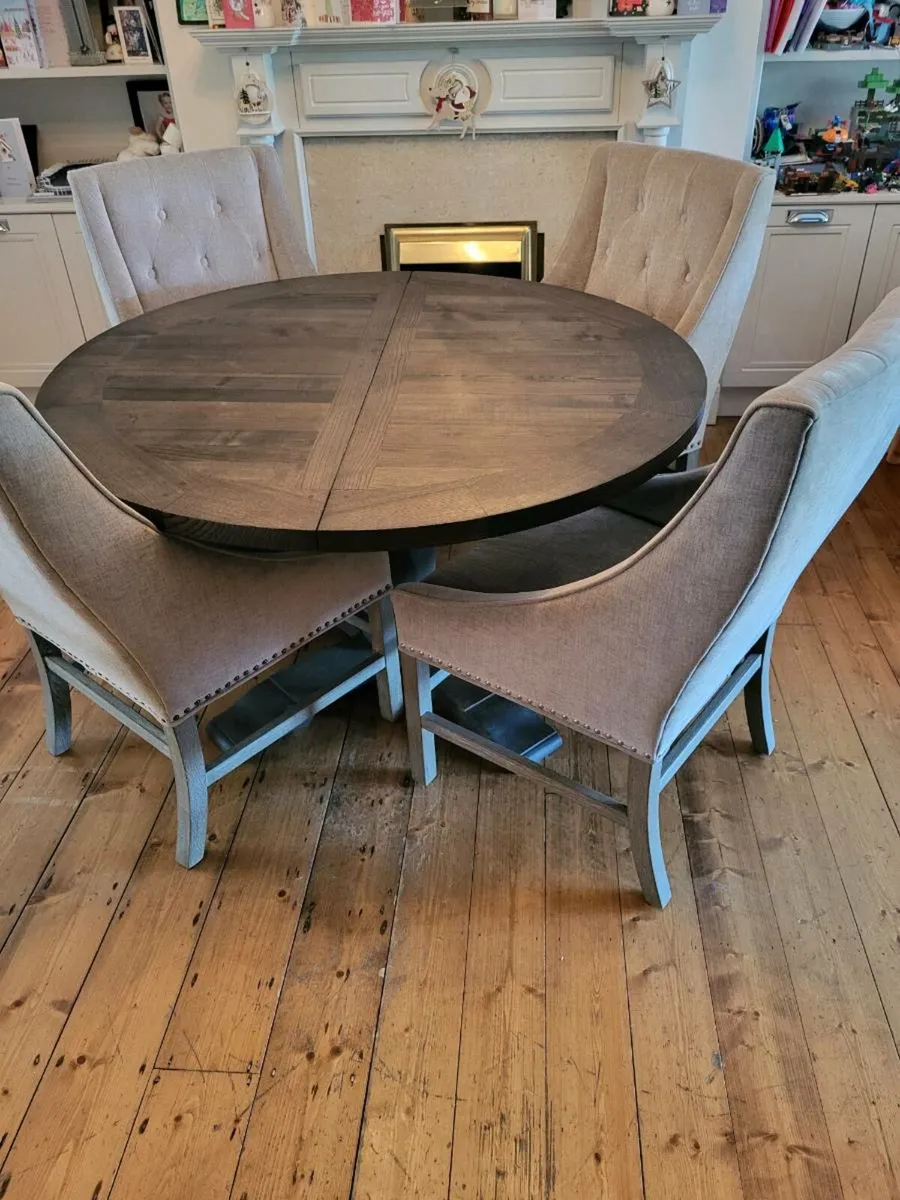 Round Extendable Dining Table - Image 1