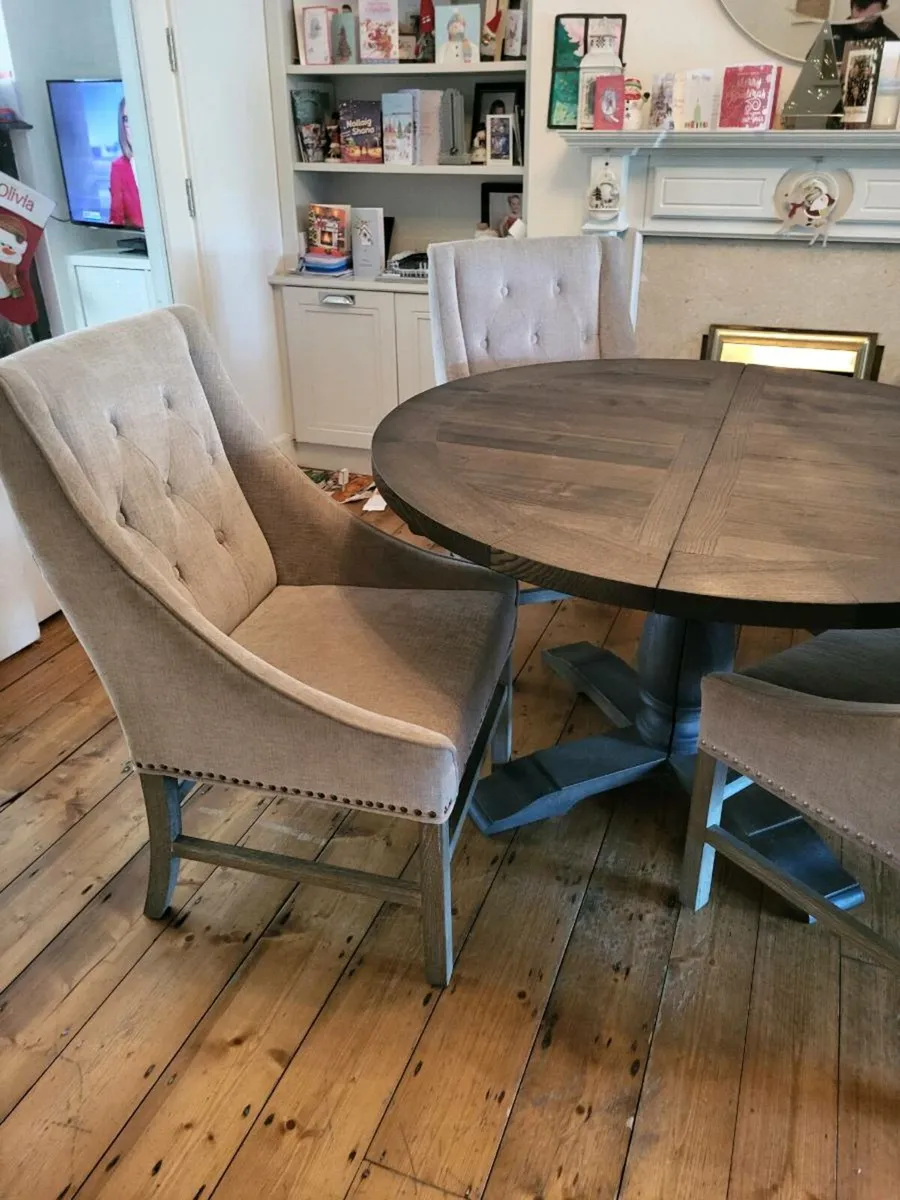 Round Extendable Dining Table - Image 4