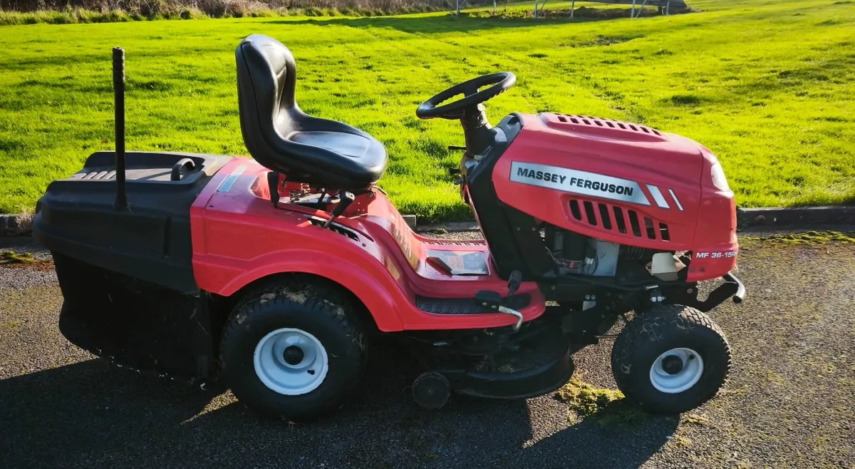 Ride on lawnmower - Image 1