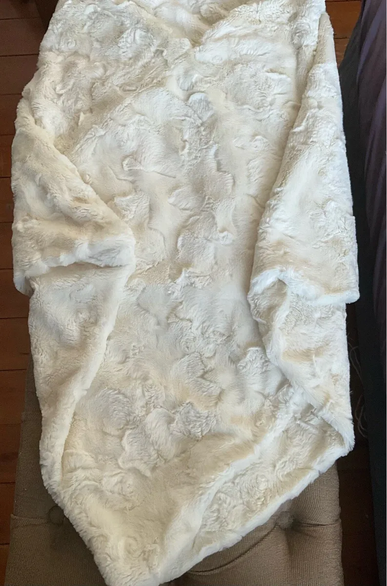 Avalon Faux Fur Poncho. Size S - Image 1