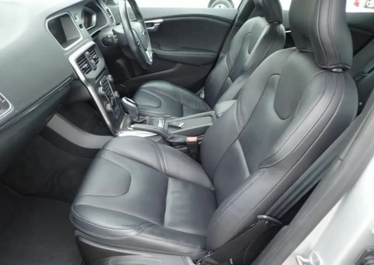 Volvo V40 2014 - Image 1