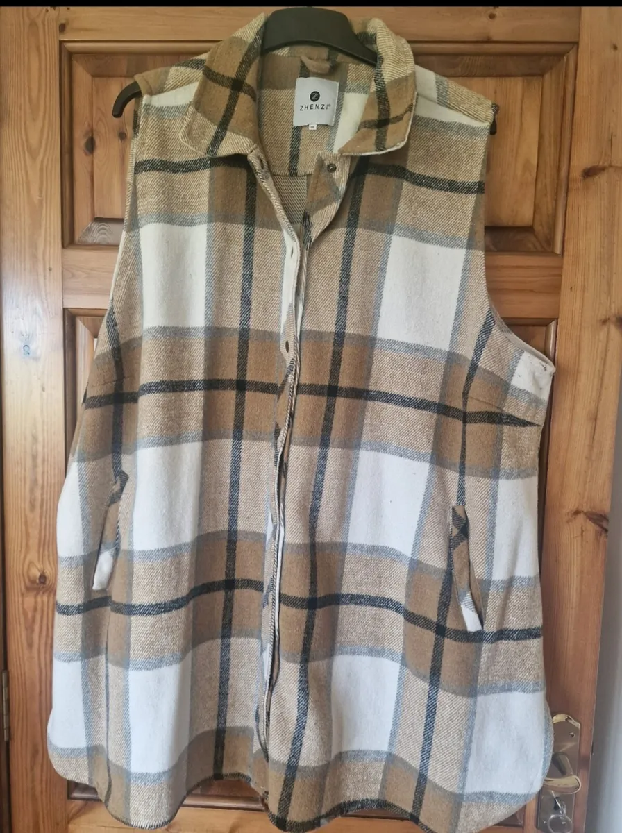 Selection of ladies jackets sz 24/26 - Image 2