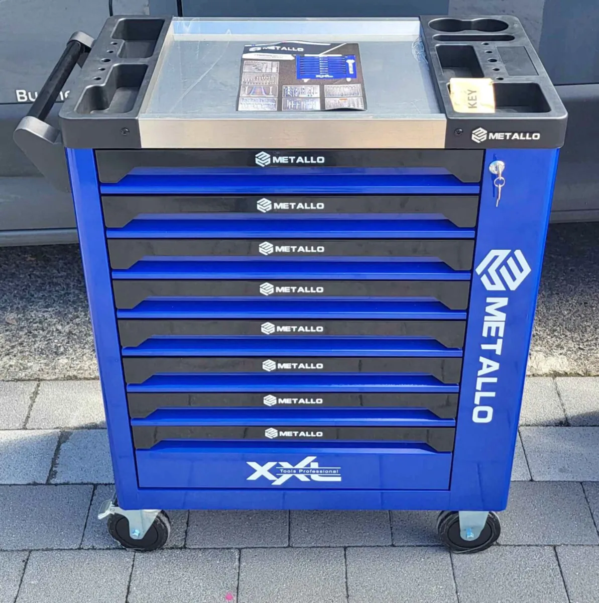 BEAND NEW 8 drawer tool chest full of tools - Image 1