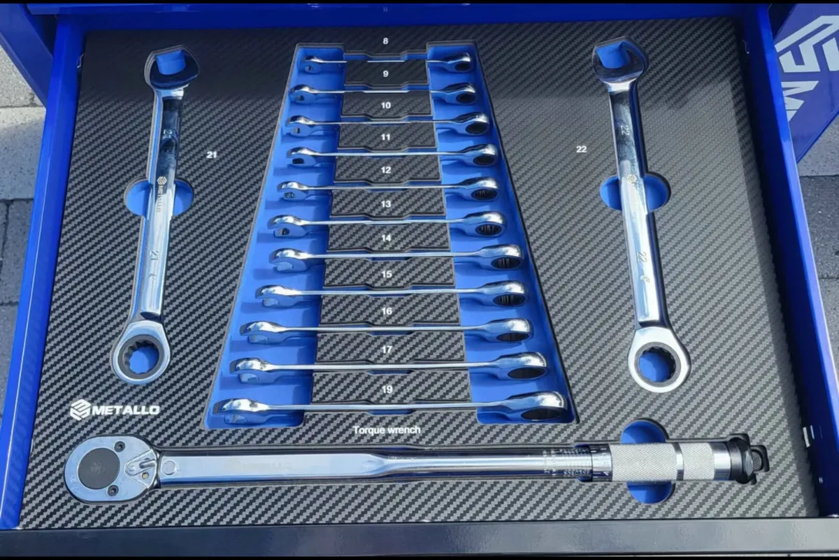 BEAND NEW 8 drawer tool chest full of tools - Image 4