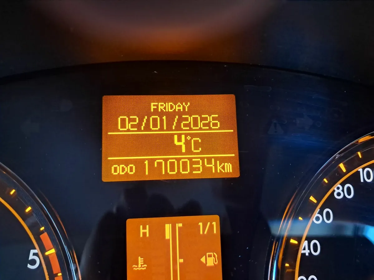 Toyota Avensis 2010 - Image 2