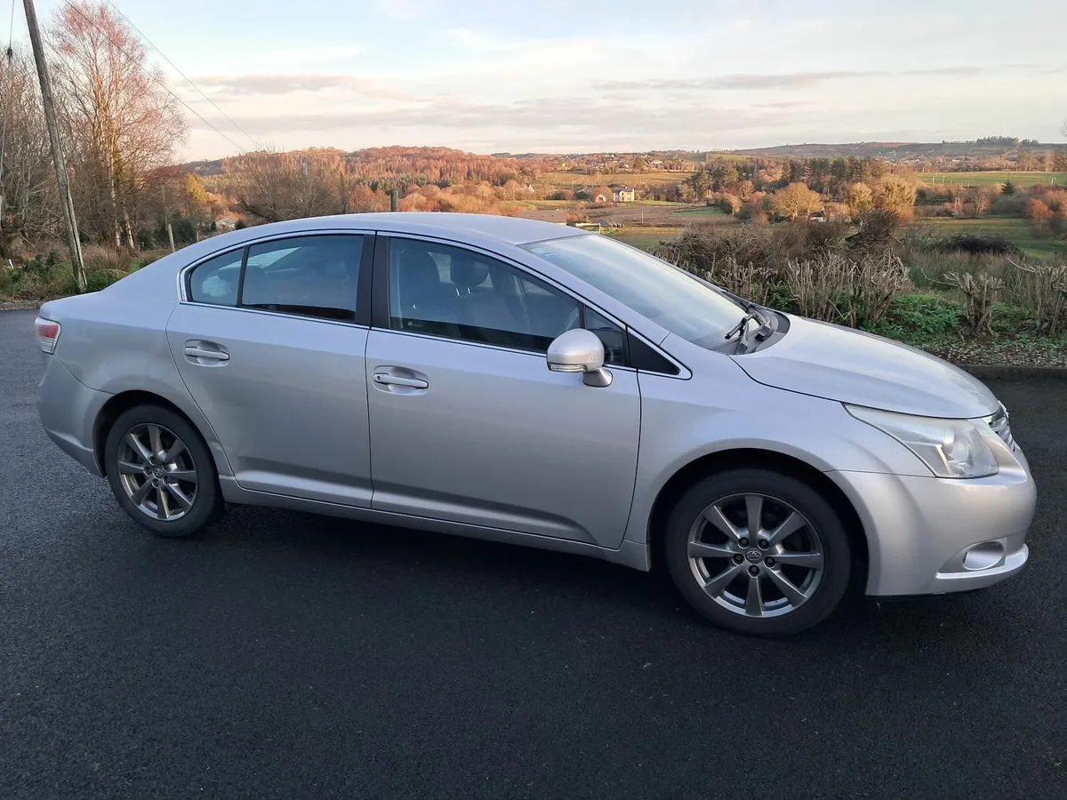 Toyota Avensis 2010 - Image 1