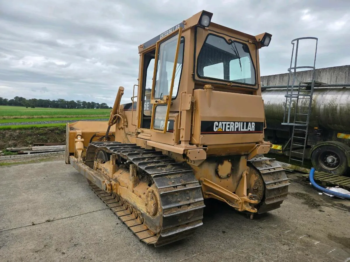 **** CAT D6E Dozer **** - Image 2
