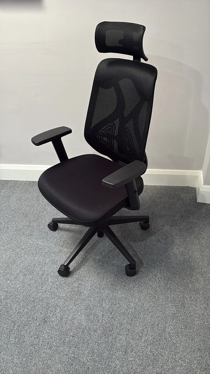 Office desks (like new) and chairs - Image 3