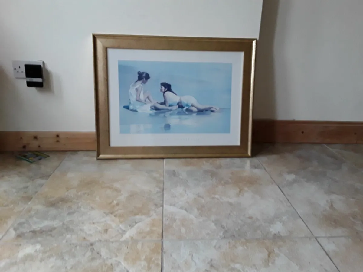 Large picture of two girls relaxing on the beach - Image 4