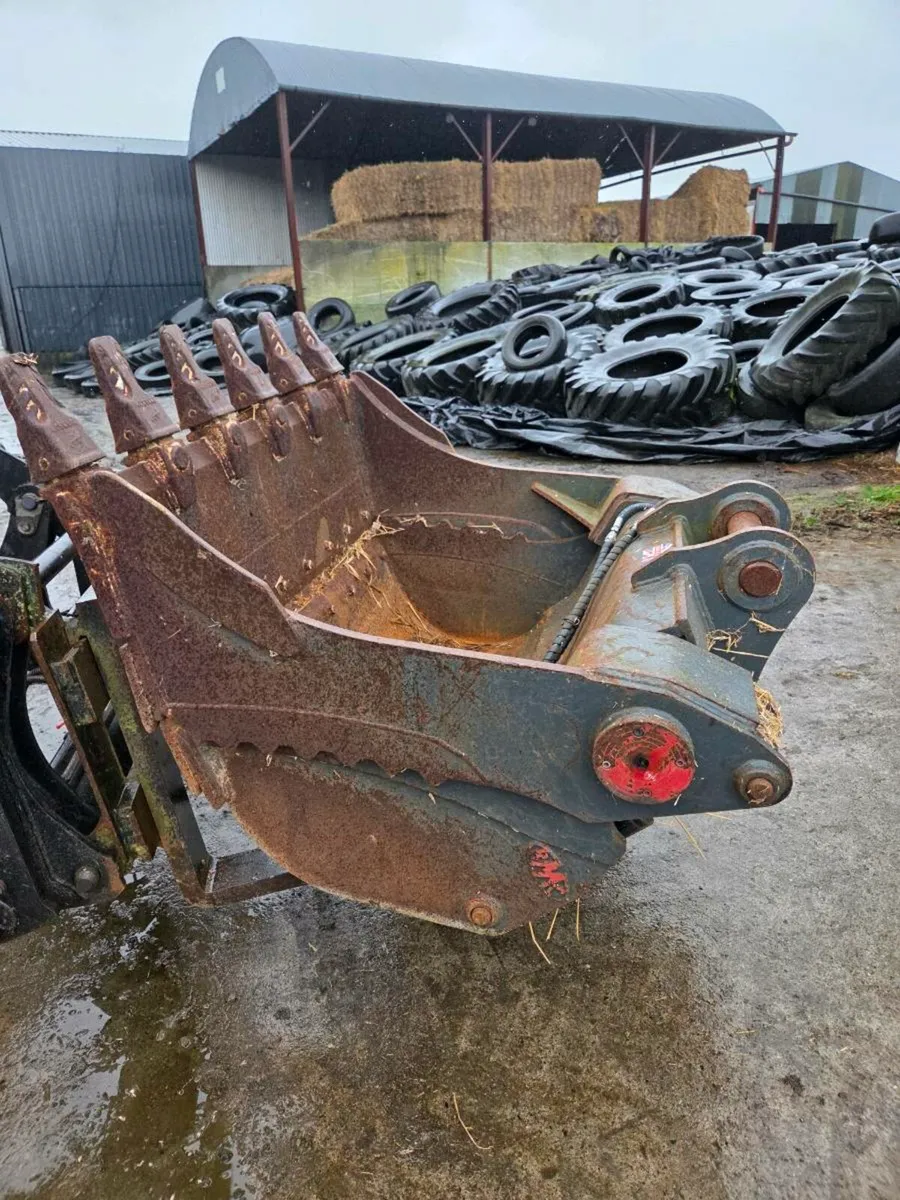 4 in 1 bucket for 20 tonne digger - Image 1