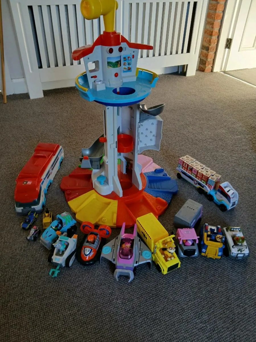 Paw patrol tower cars with figures and bus - Image 1