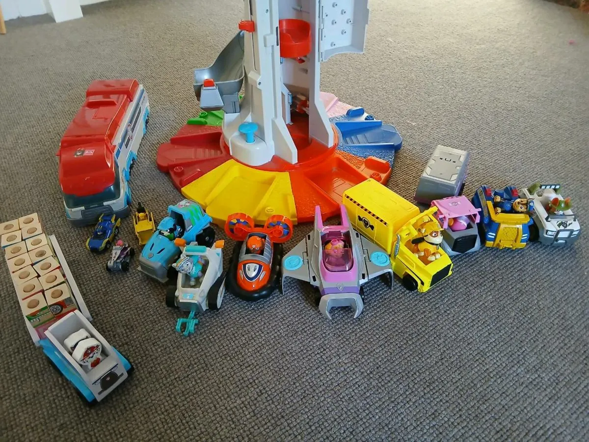 Paw patrol tower cars with figures and bus - Image 2