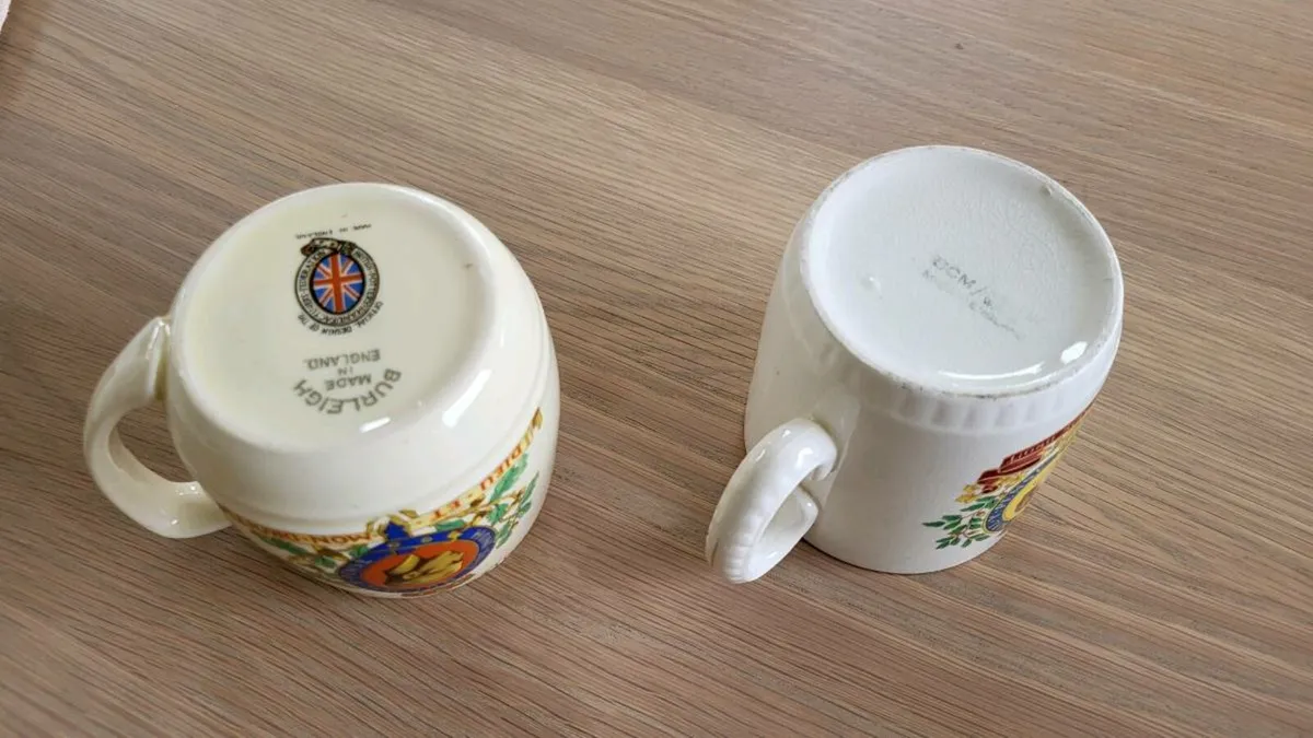 Pair of Coronation mugs - Image 3