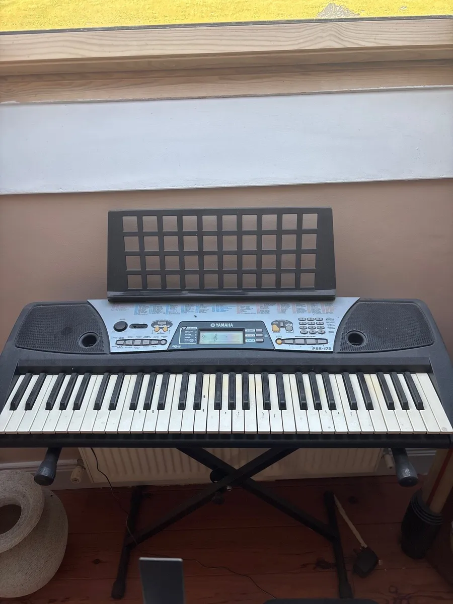 Yamaha PSR-175 keyboard