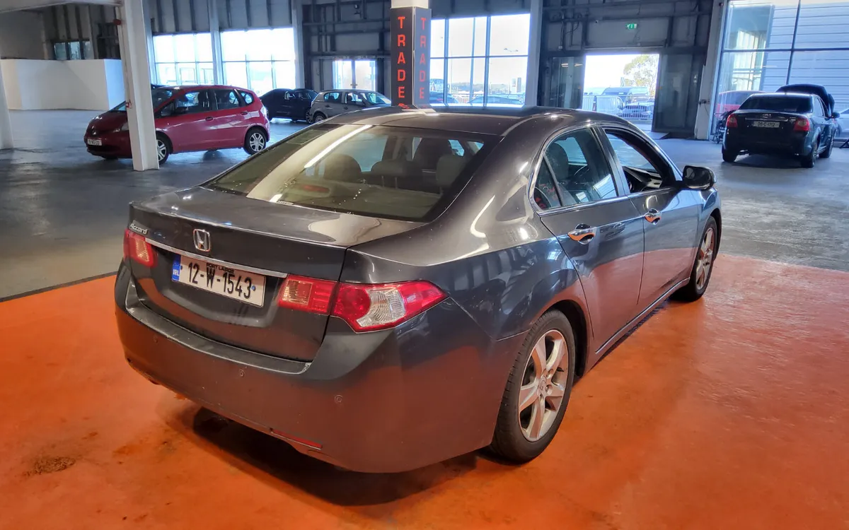 Honda Accord 2012 - Image 4