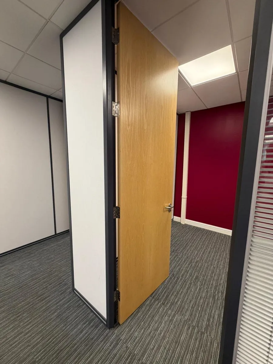 6 oak fire doors with locks and hinges - Image 2