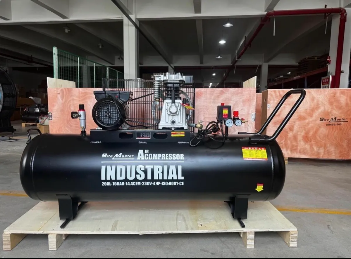 BRAND NEW 200l INDUSTRIAL USE AIR COMPRESSOR