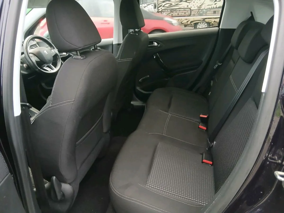 Peugeot 208 1.2 auto - Image 2