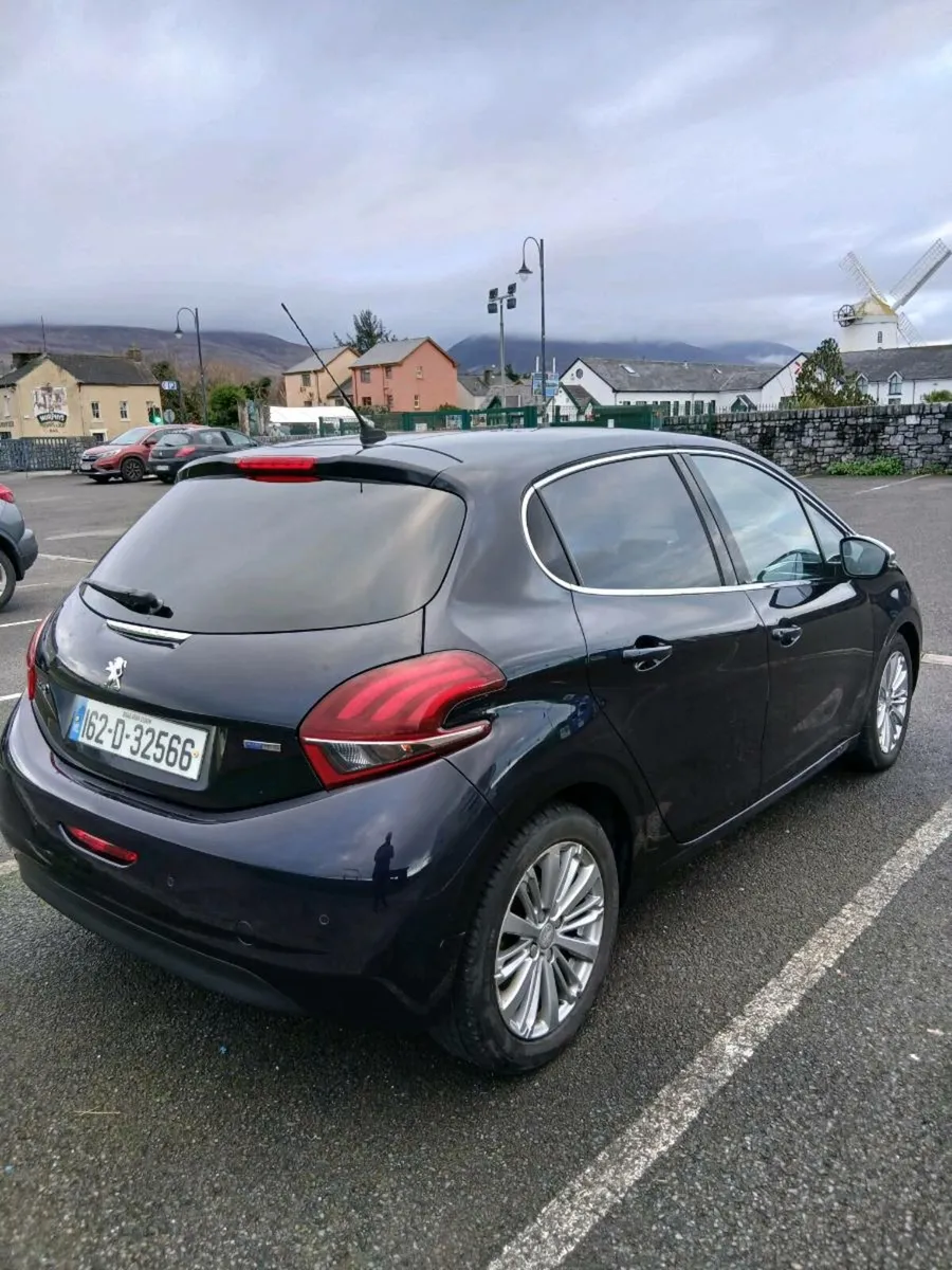 Peugeot 208 1.2 auto - Image 3