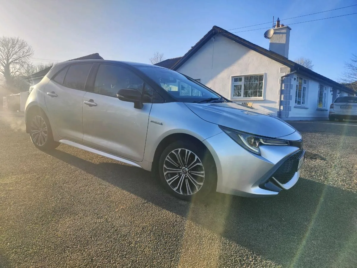 Toyota Corolla hybrid 1.8 Luna Sport - Image 2
