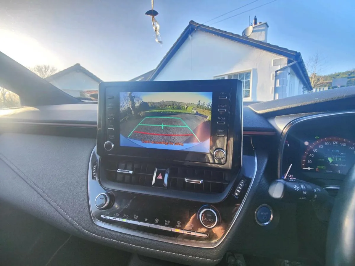 Toyota Corolla hybrid 1.8 Luna Sport - Image 4