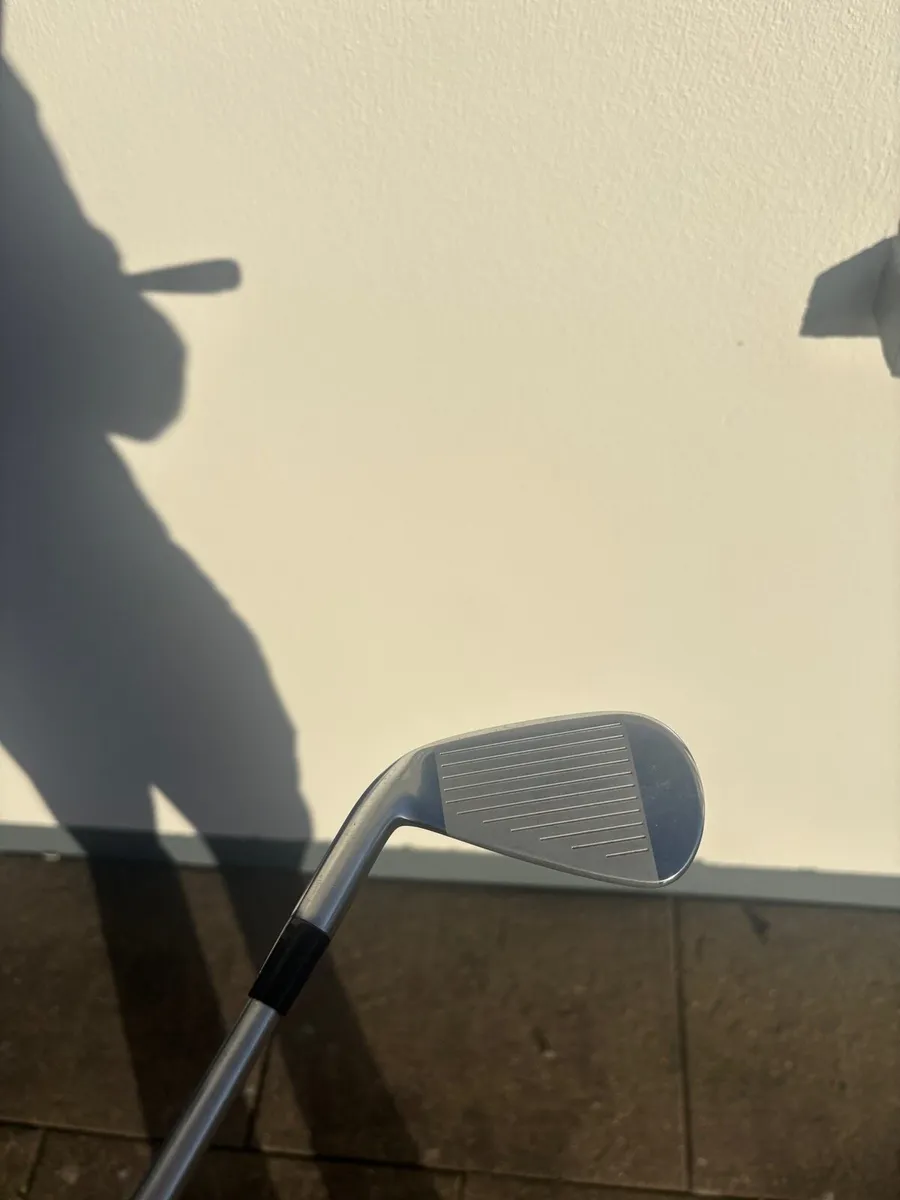 Mizuno 2 iron - Image 3