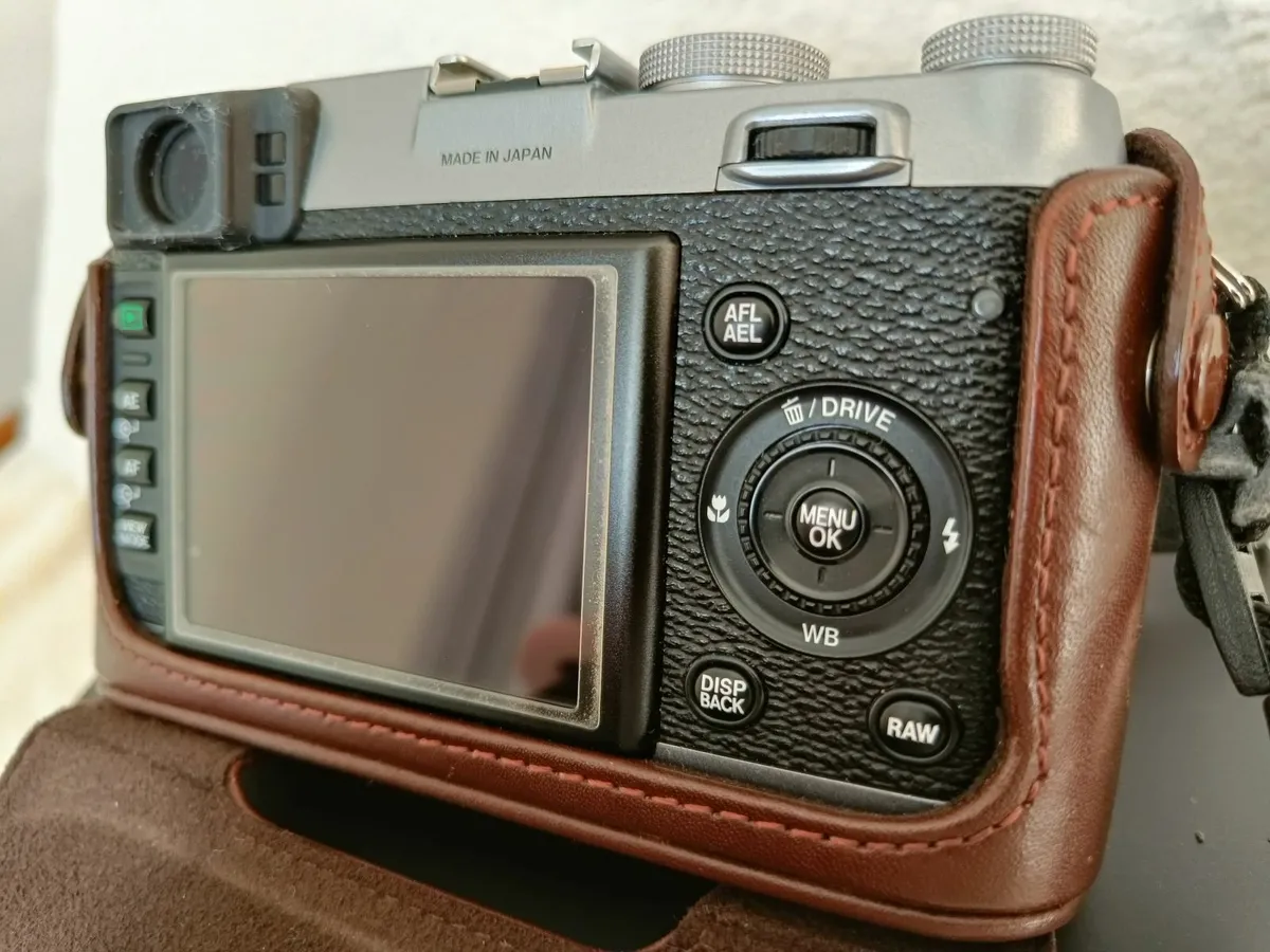 Fujifilm X100 camera - Image 4