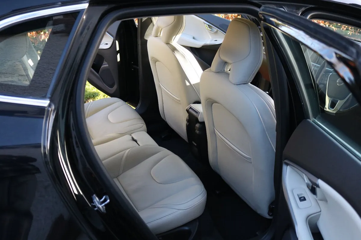 Volvo V40 2015 - Image 2