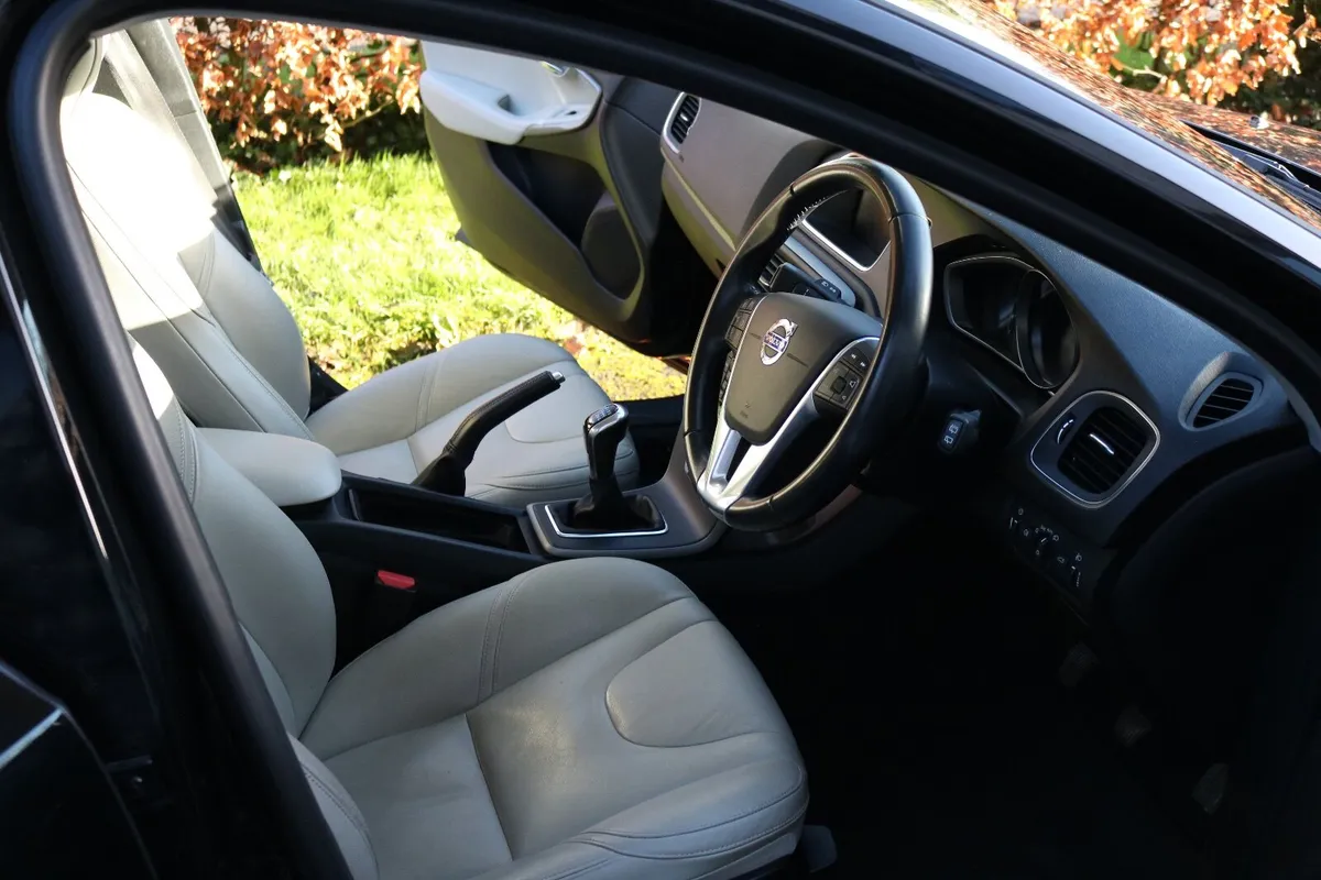 Volvo V40 2015 - Image 3