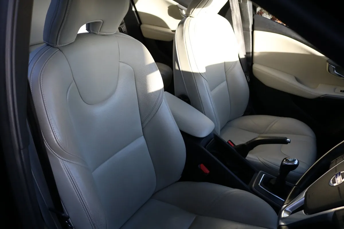 Volvo V40 2015 - Image 4