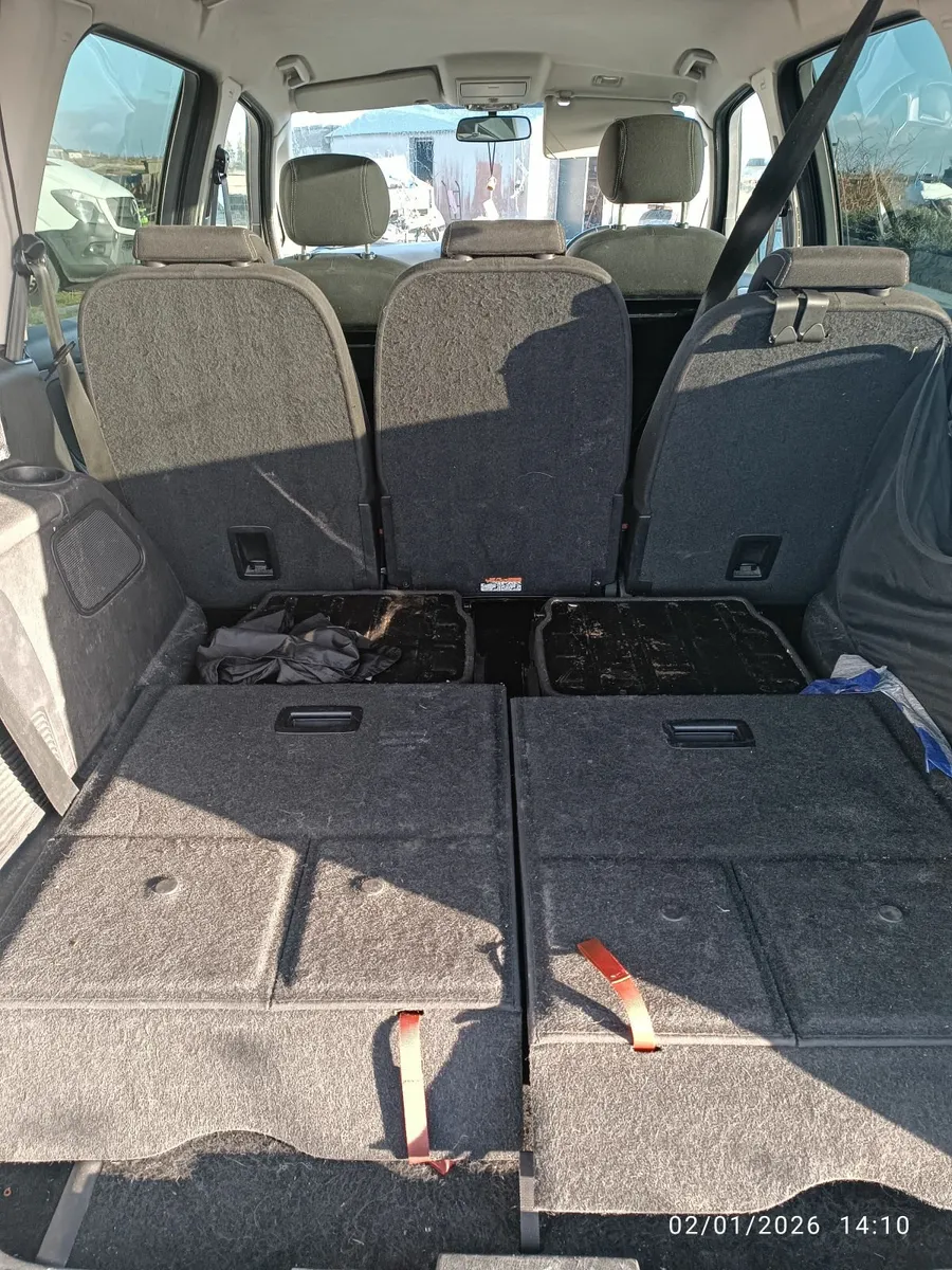 Ford Galaxy 2010 - Image 2