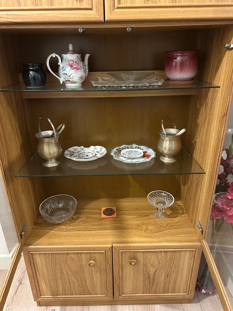 Wooden showcase - Image 1