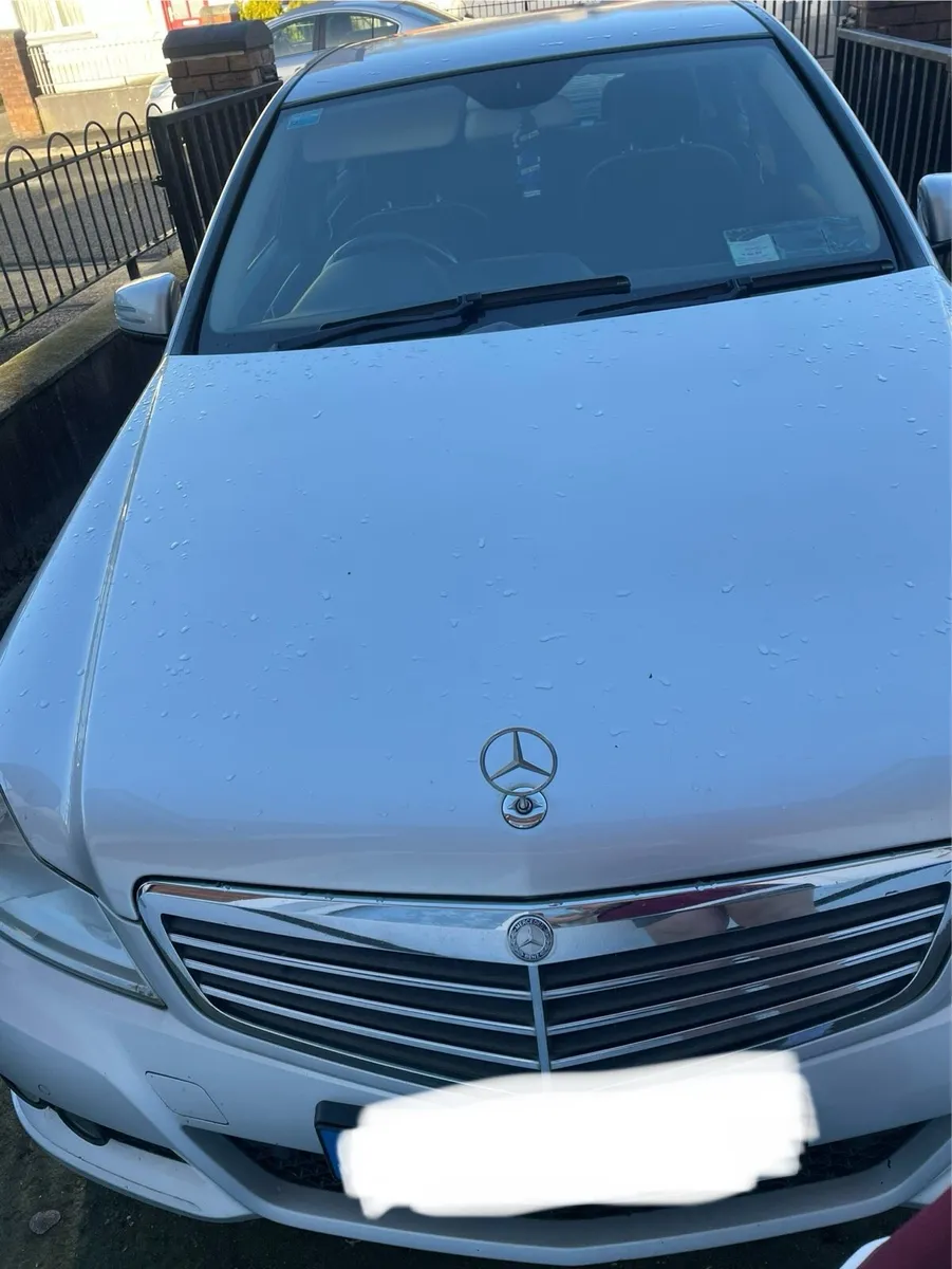 Mercedes Benz 2011 - Image 1