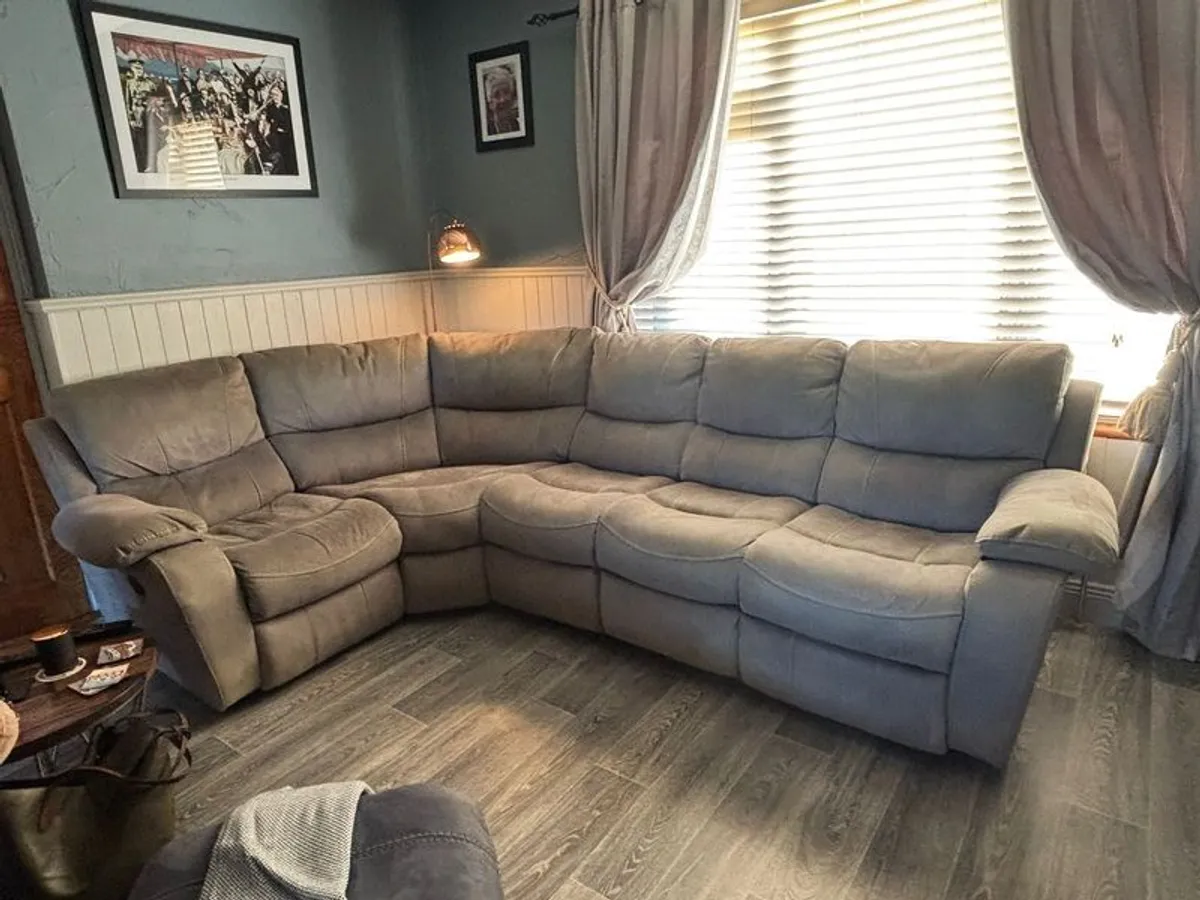 corner sofa - Image 1