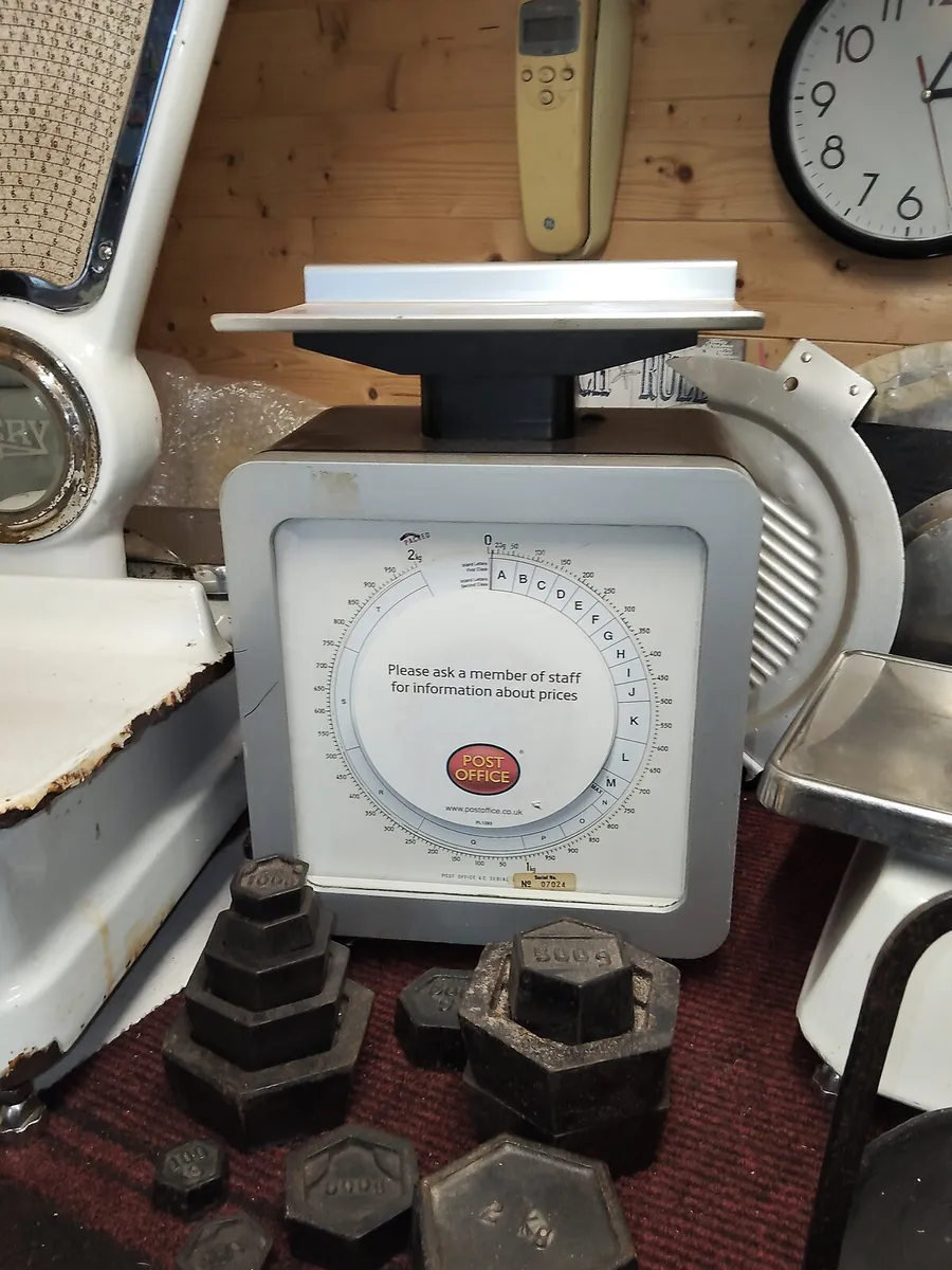 Old vintage weighing scales, in working order - Image 3