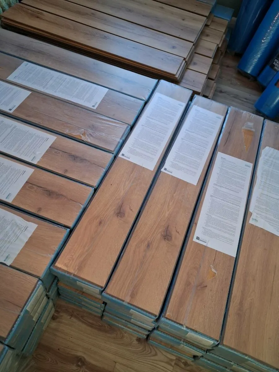 Laminate flooring 12.3mm Oak robust natural - Image 1