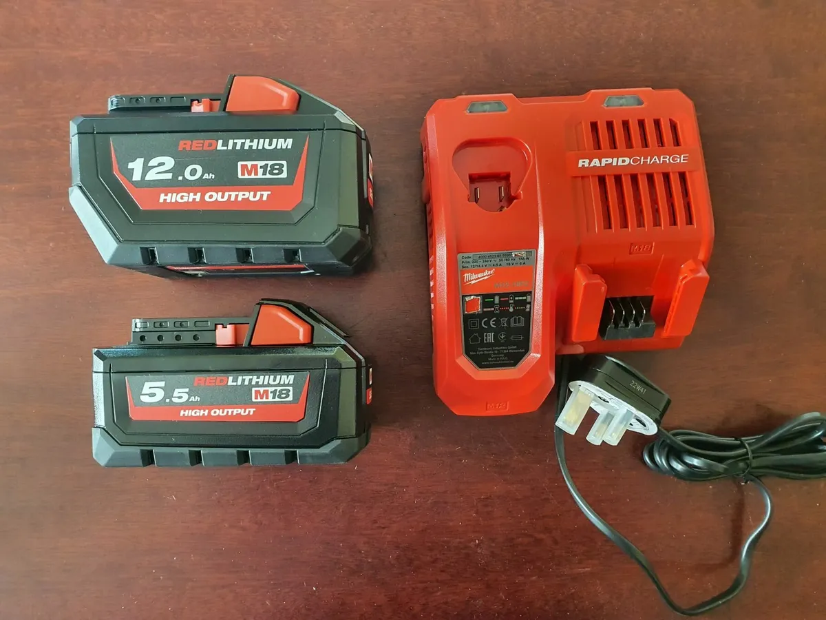 Milwaukee M18 12Ah + 5.5Ah + Fast Charger - Image 3
