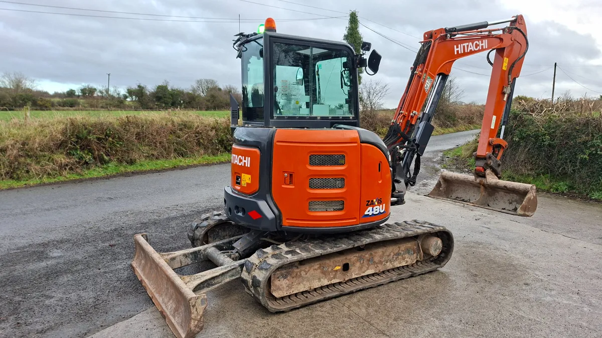 2022 Hitachi 48.6 very tidy - Image 3