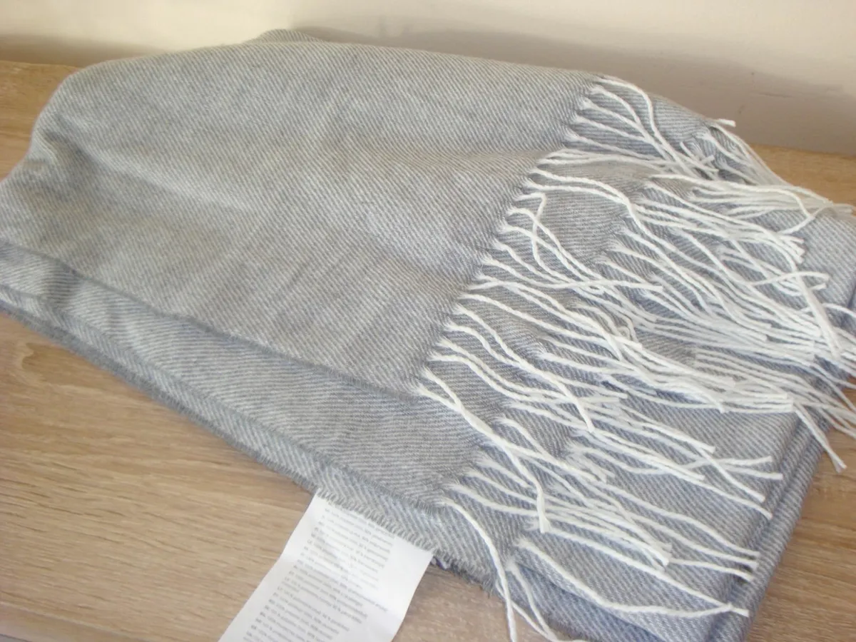 Grey throw thin blanket 120x160cm -NEW - Image 1
