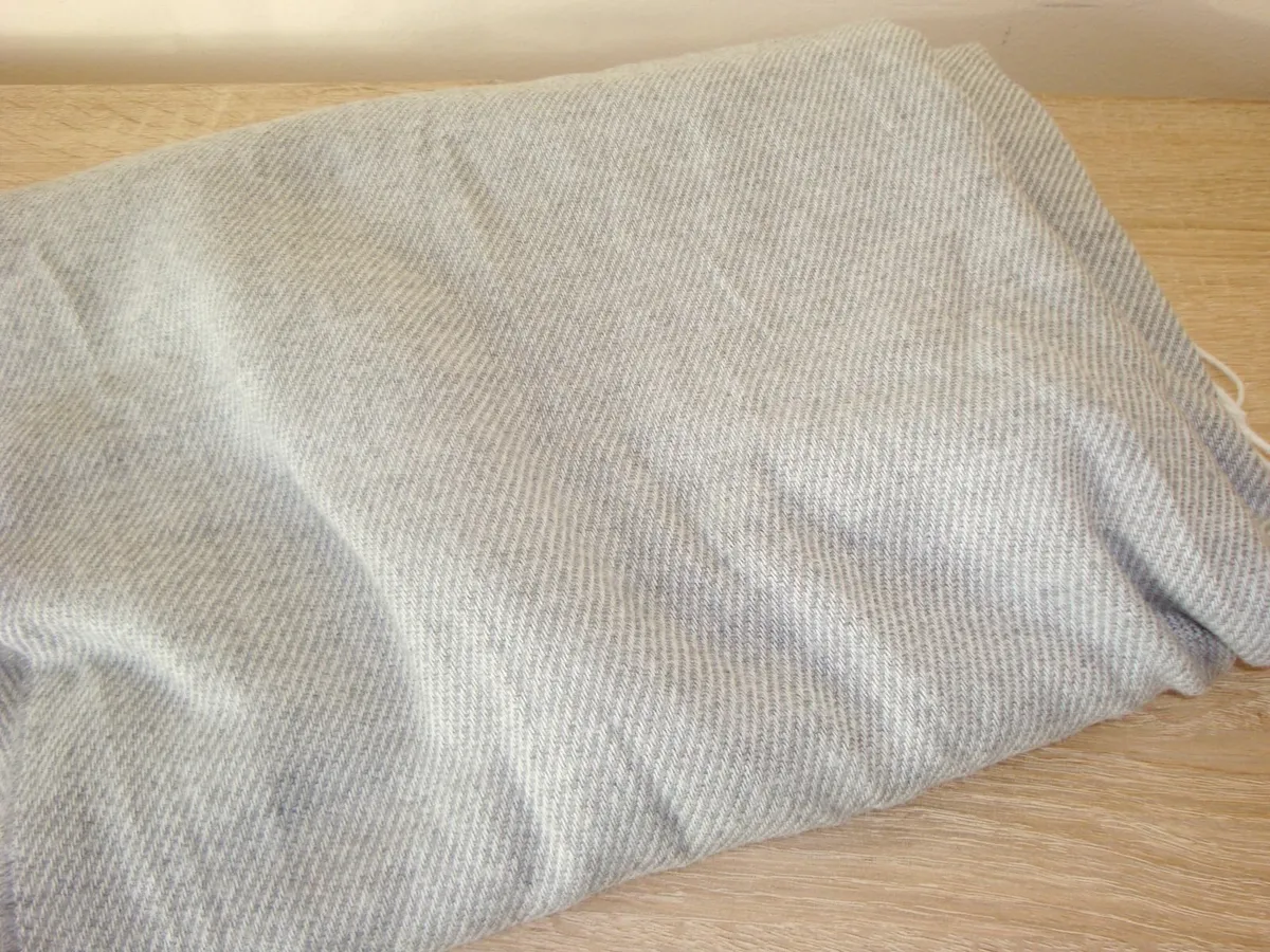 Grey throw thin blanket 120x160cm -NEW - Image 2