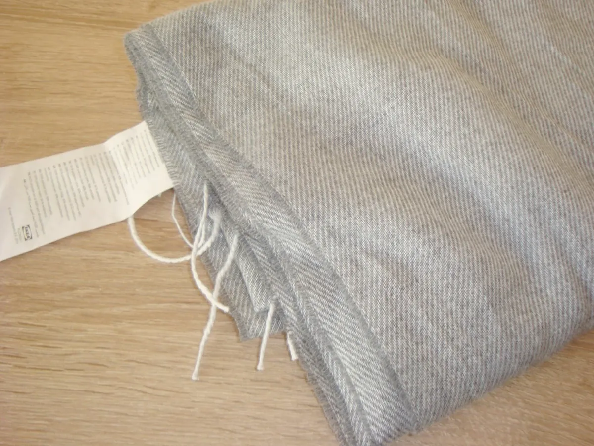 Grey throw thin blanket 120x160cm -NEW - Image 4
