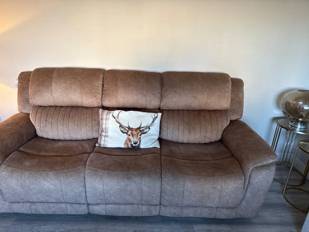 3 seater couch recliner and 2 seater recliner - Image 3