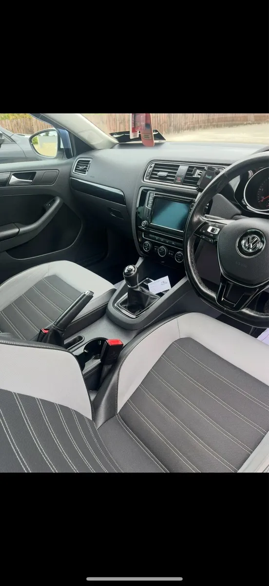 Volkswagen Jetta Highline Luxury Trim - Image 3