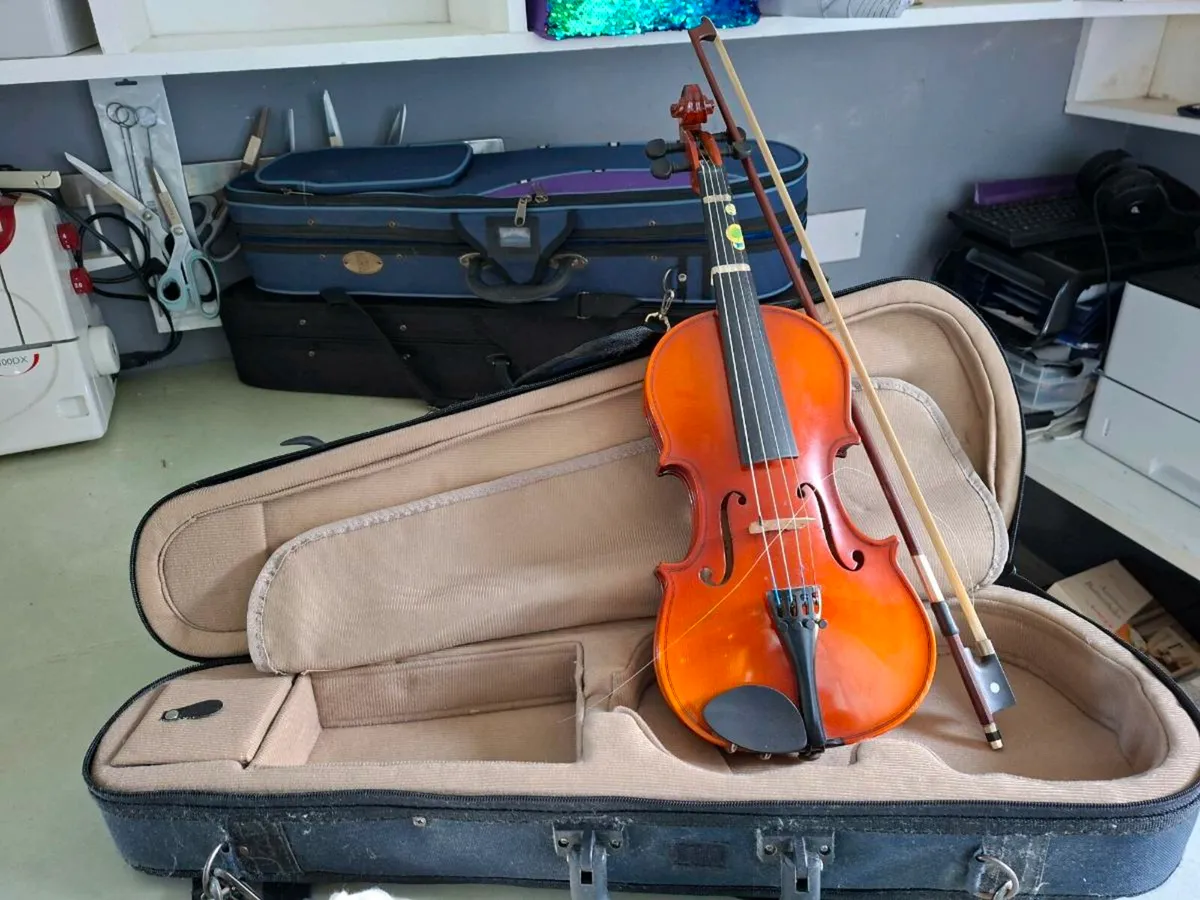 Child violin/fiddle 1/4 size - Image 1