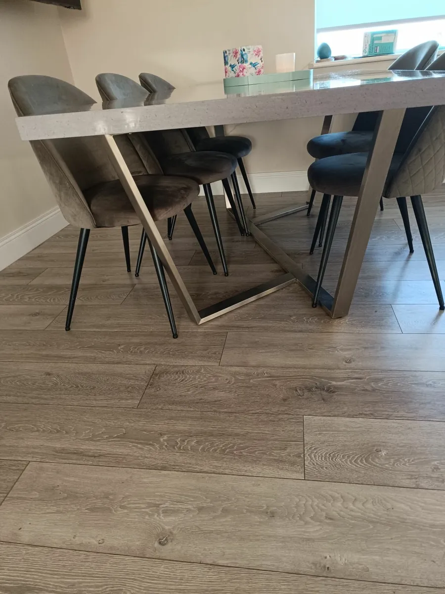 Kitchen table and chairs and high stools - Image 2