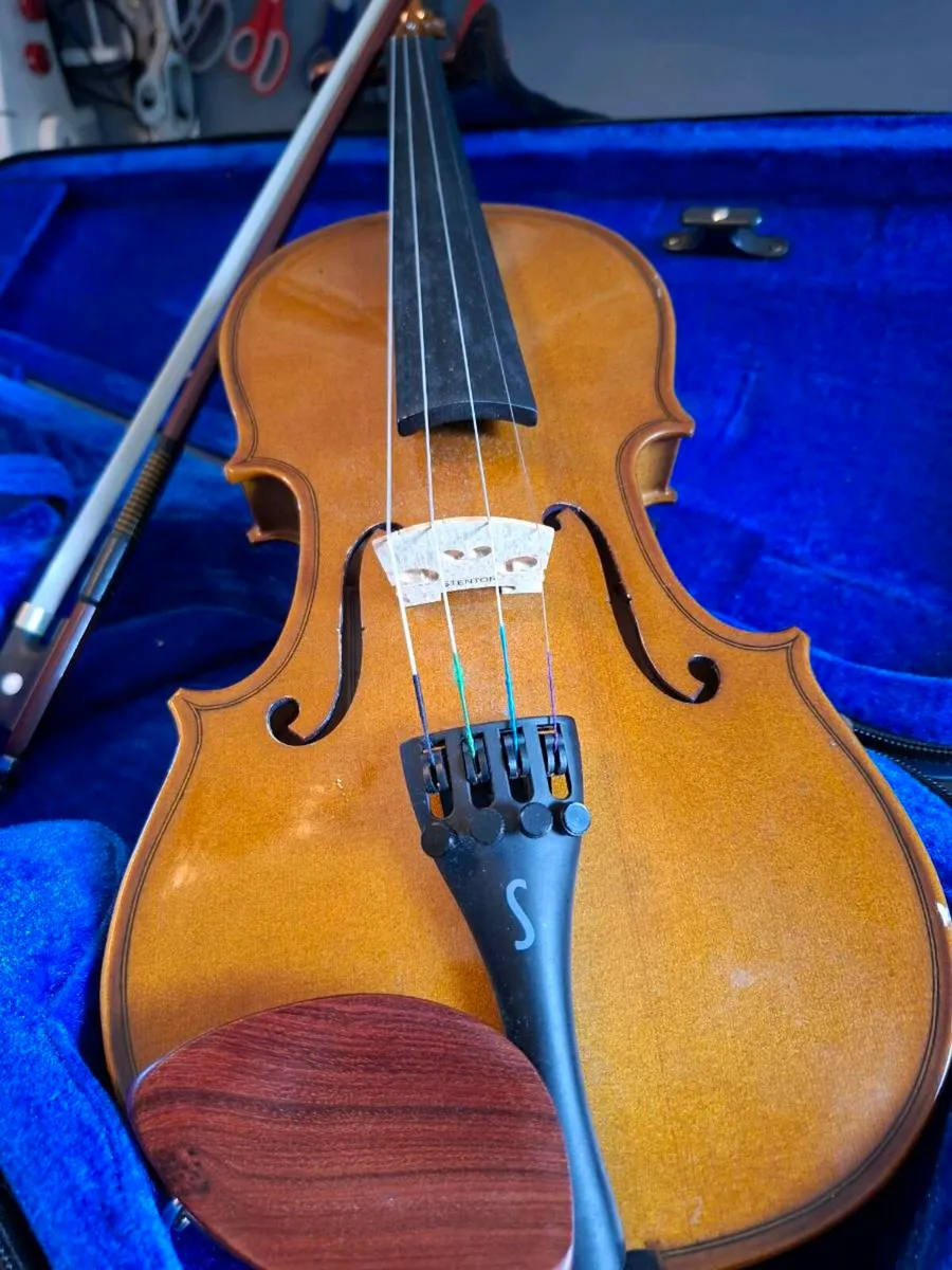 Child's violin/fiddle 1/2 size - Image 1