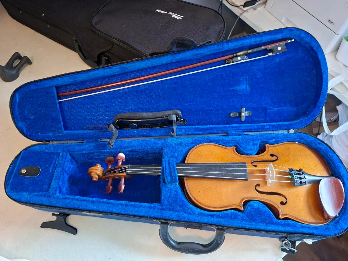 Child's violin/fiddle 1/2 size - Image 4