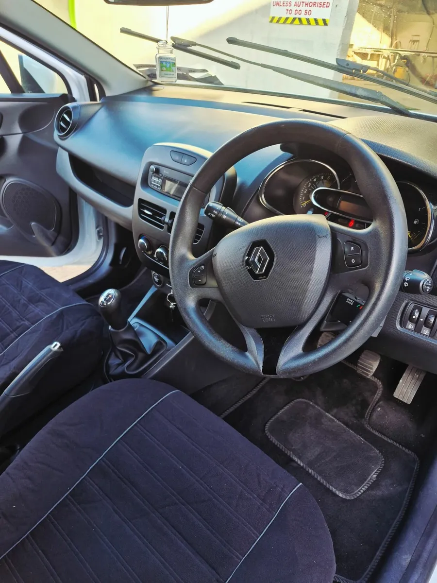 Renault Clio 2015 - Image 2