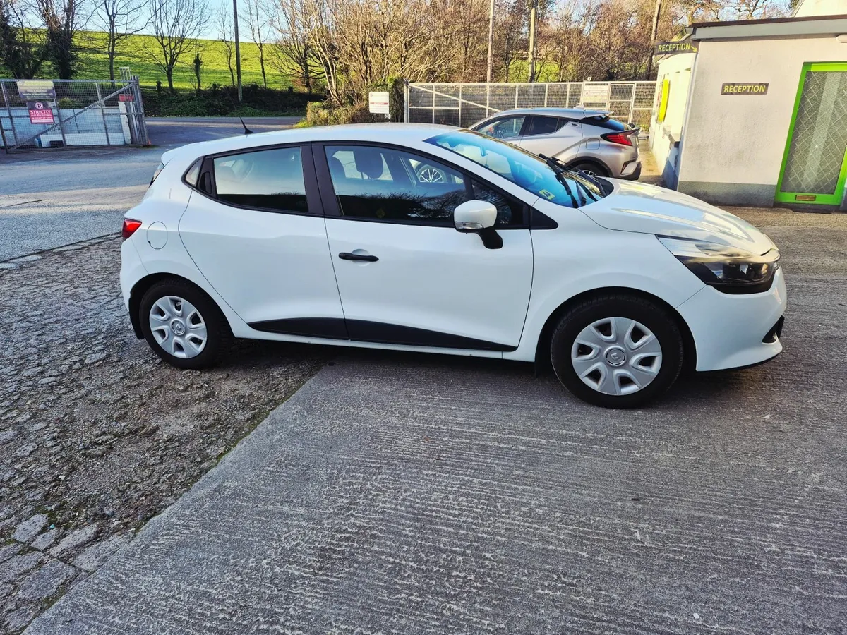 Renault Clio 2015 - Image 1
