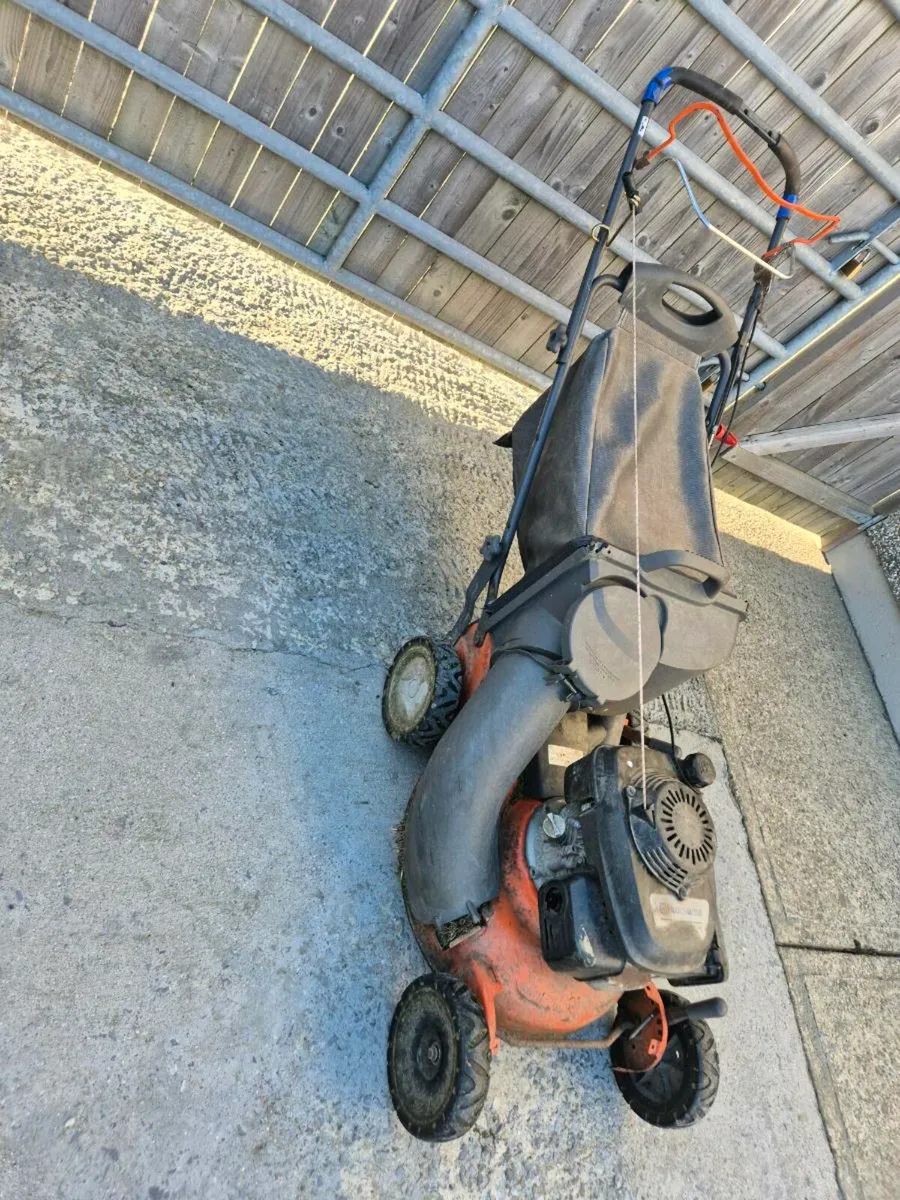 Husqvarna self Drive lawnmower - Image 4